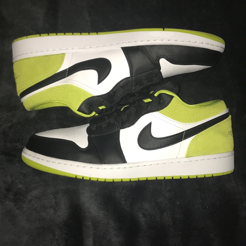 Air Jordan 1 low “Cyber”